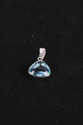 Fashionable Blue Topaz Necklace with Pendant
